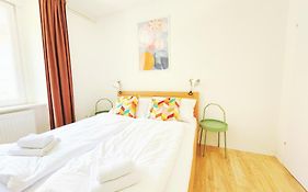 Contactless Self-Check-In - Stayhere Central City Suite 3